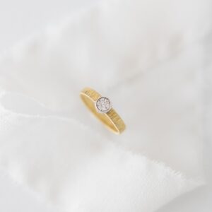 round-14-karat-gold-and-zirconia-ring